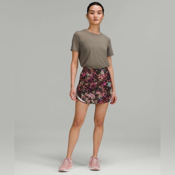 Lululemon Hotty Hot High-Rise Skirt in Stencil Blossom Red Multi / Sheer Blue 2 - Picture 7 of 11